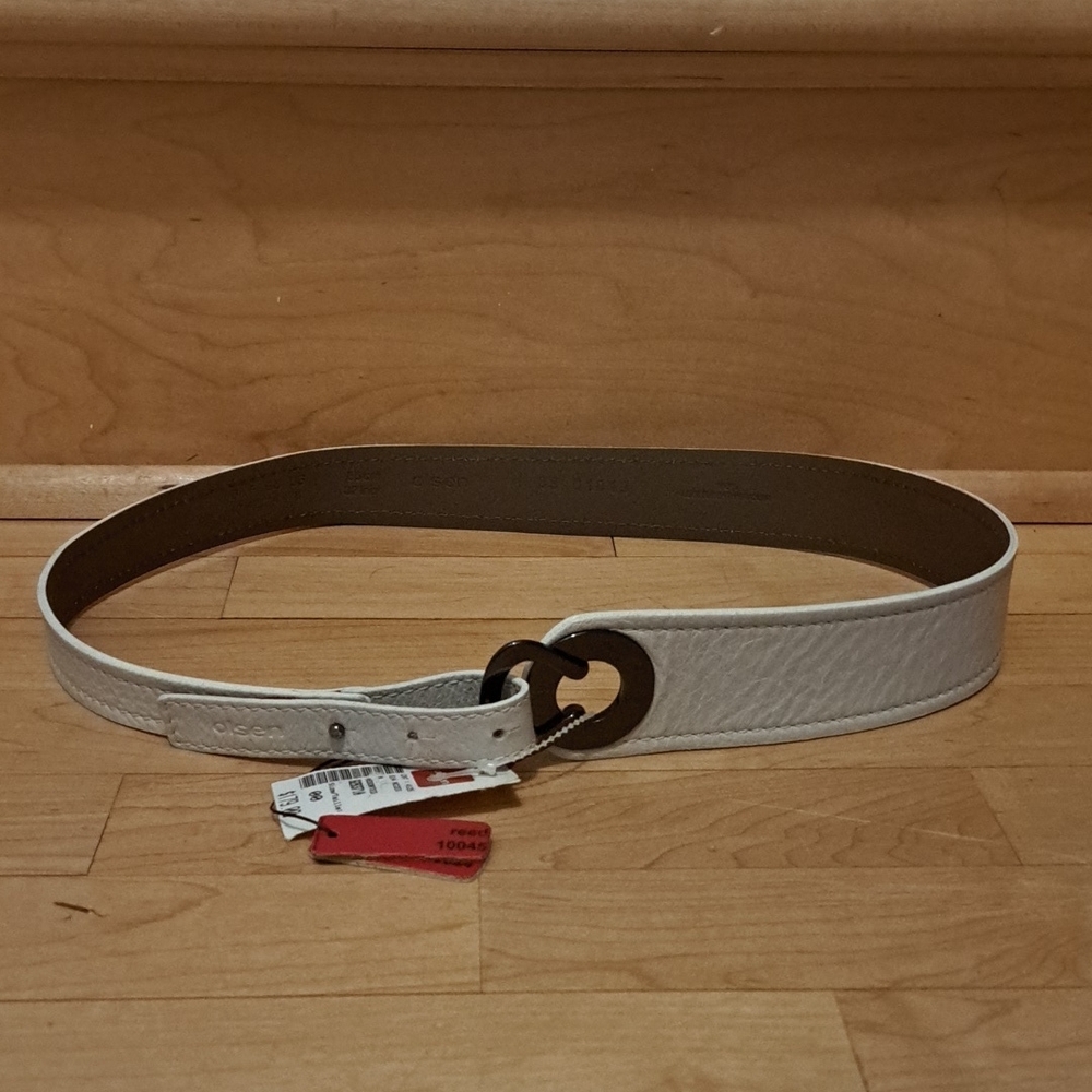 Olsen Ivory Leather belt with Elegant Design